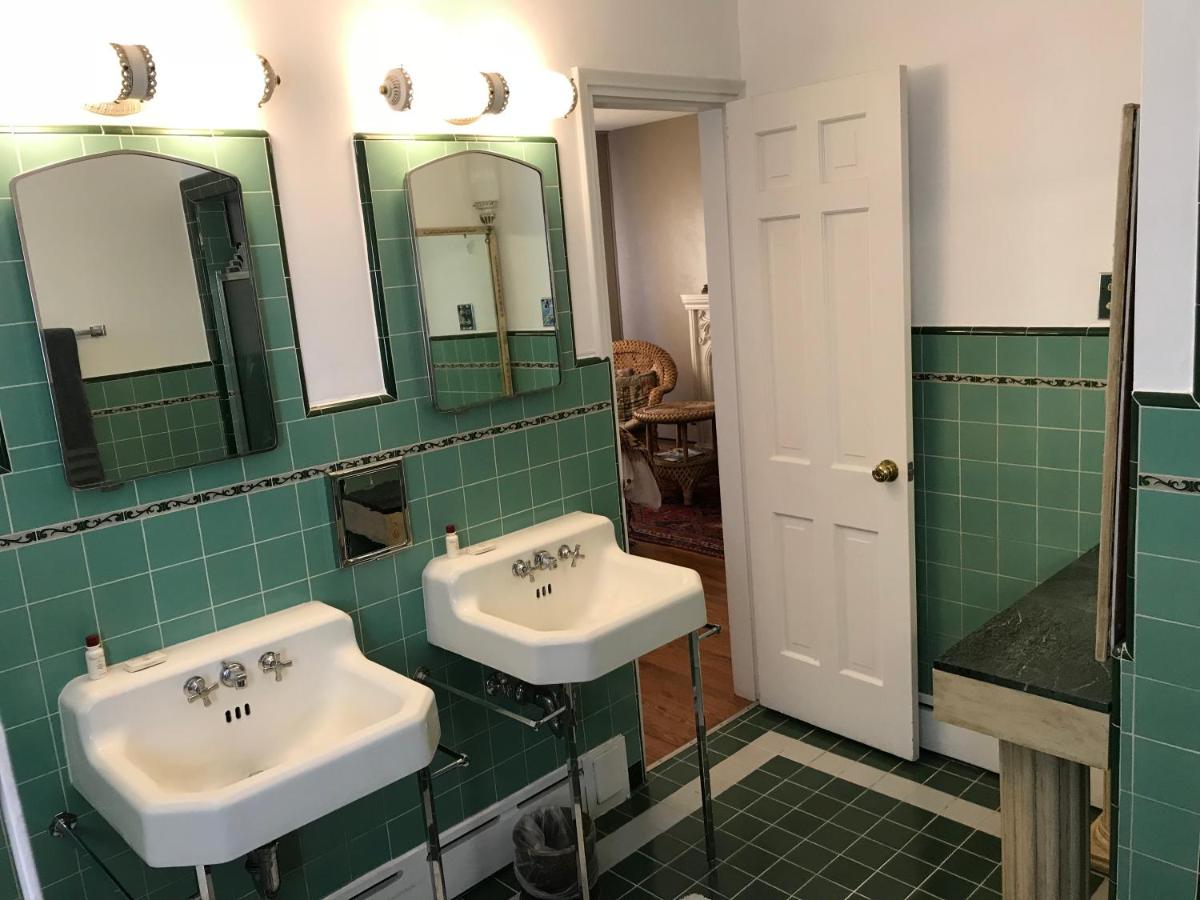| Casa Blanca Inn and Suites