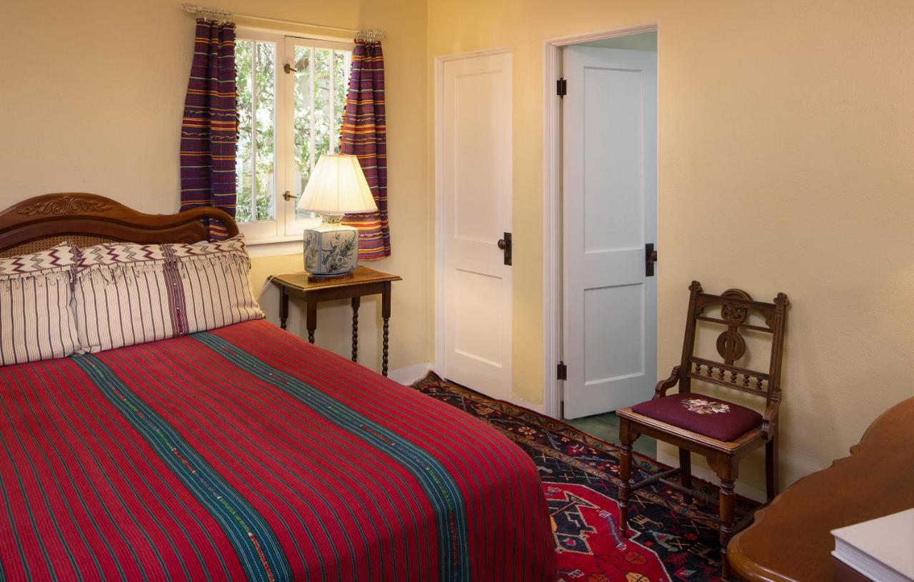 | Casa Blanca Inn and Suites
