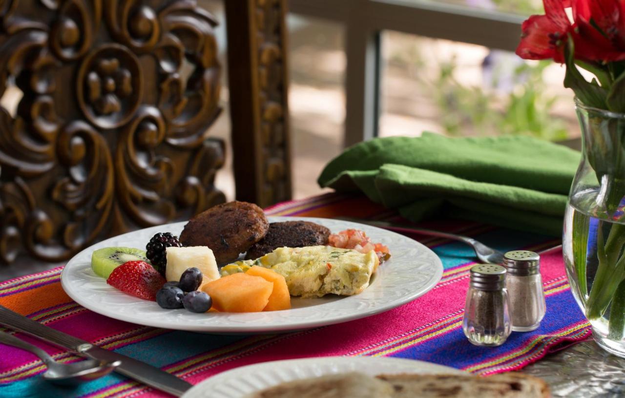 | Casa Blanca Inn and Suites