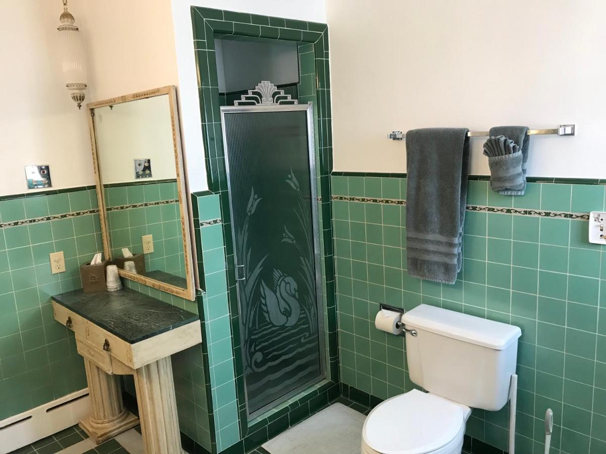 | Casa Blanca Inn and Suites