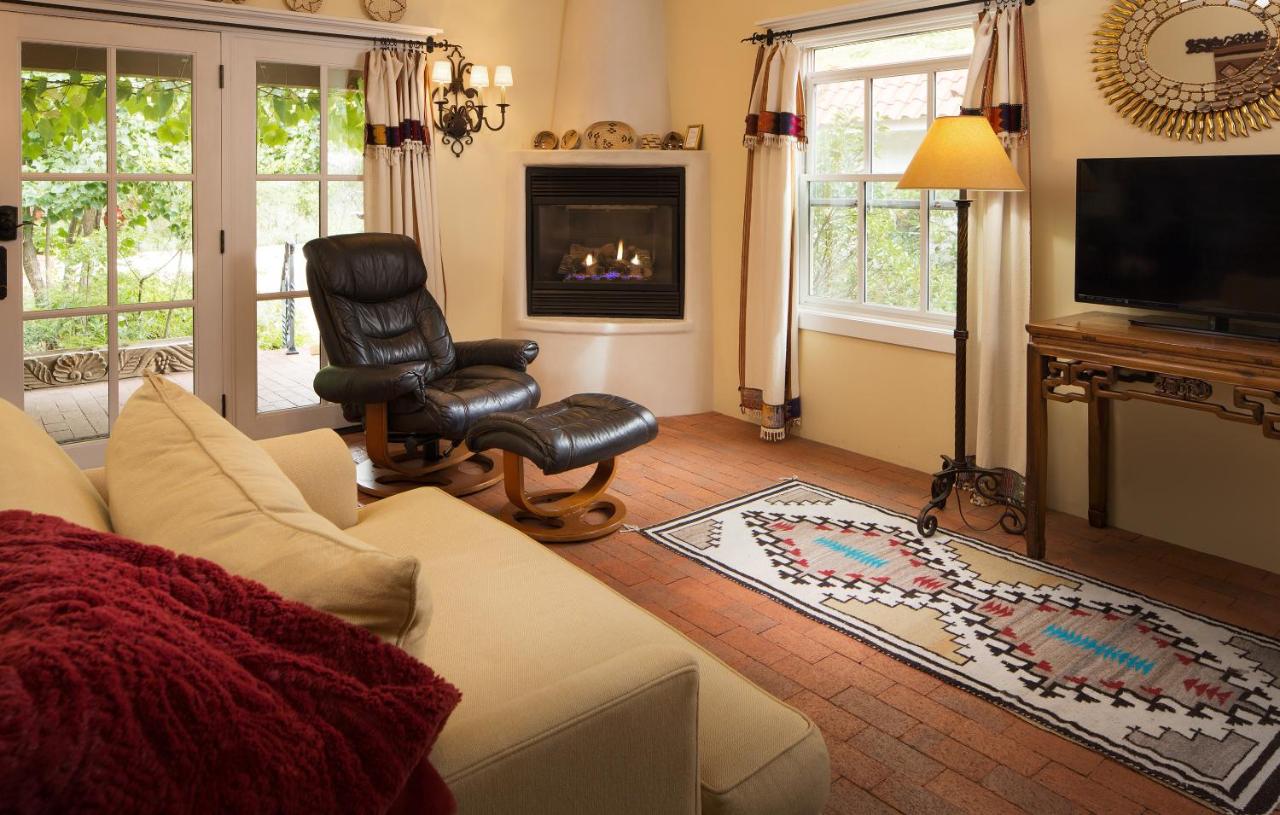 | Casa Blanca Inn and Suites