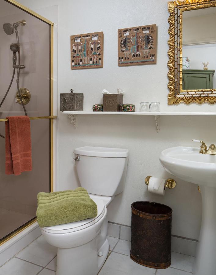 | Casa Blanca Inn and Suites