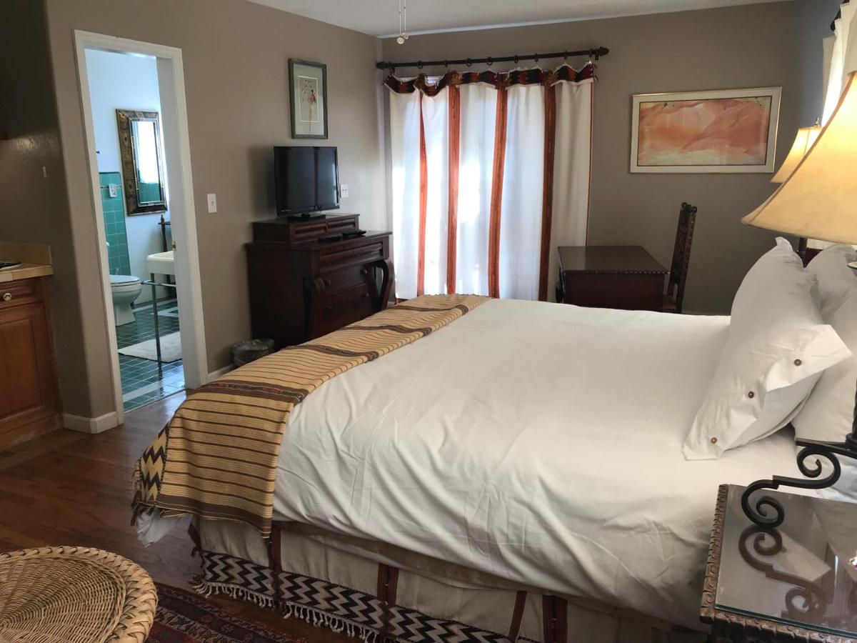 | Casa Blanca Inn and Suites