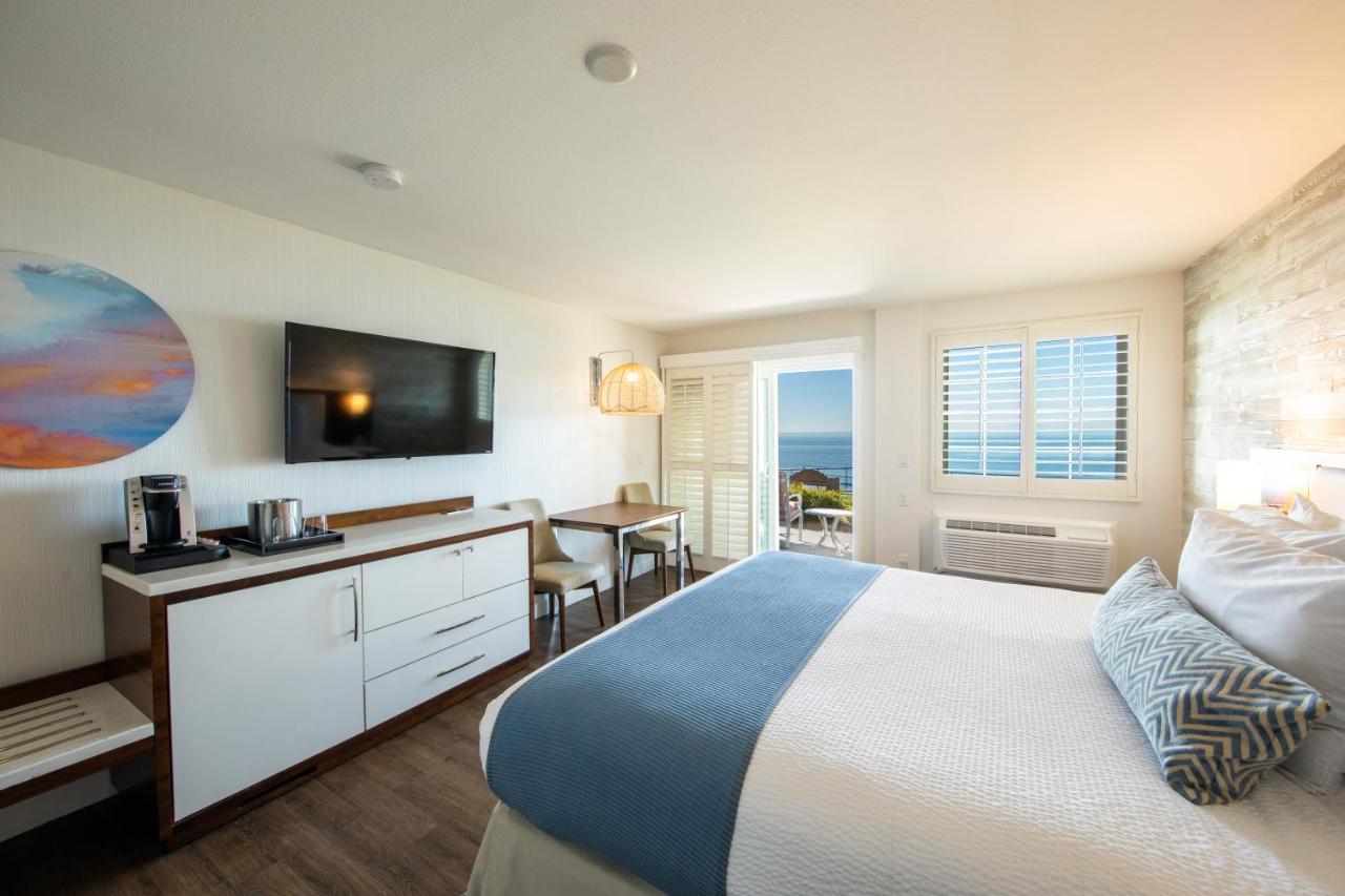 Deluxe King Room with Ocean View at SeaCrest OceanFront Hotel