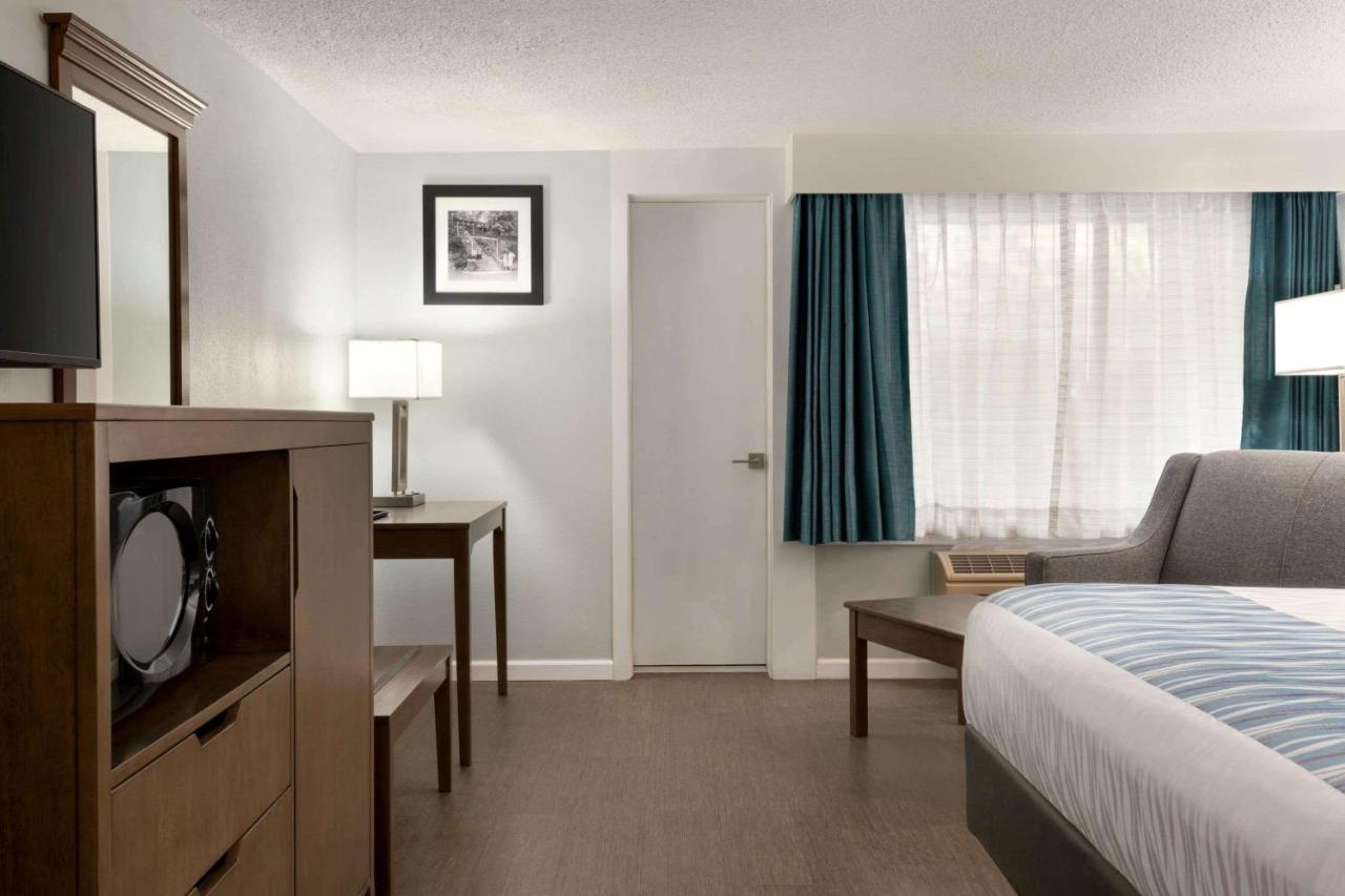 King Room - Non-Smoking at Gatlinburg River Inn