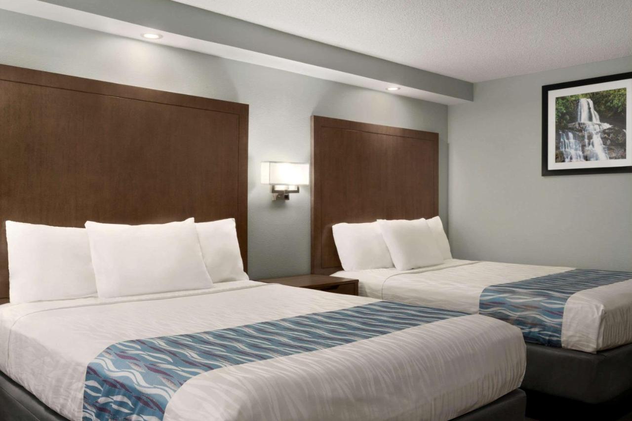 Queen Room with Two Queen Beds - Disability Access at Gatlinburg River Inn