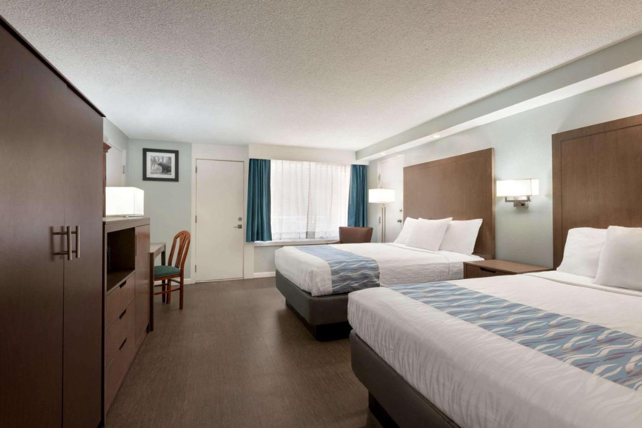 Queen Room with Two Queen Beds - Disability Access at Gatlinburg River Inn