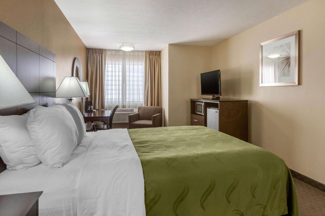 Queen Room - Accessible/Non-Smoking at Quality Inn Ontario