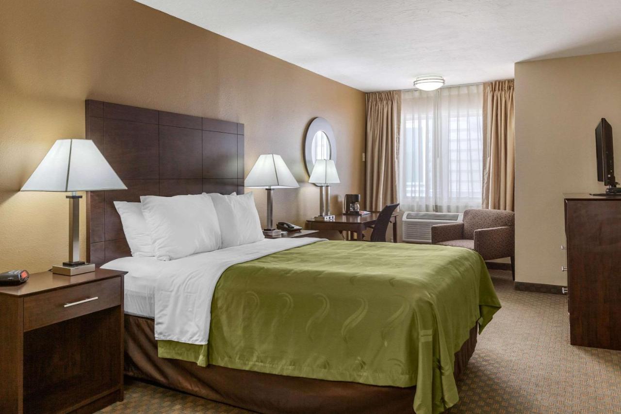 Queen Room - Accessible/Non-Smoking at Quality Inn Ontario
