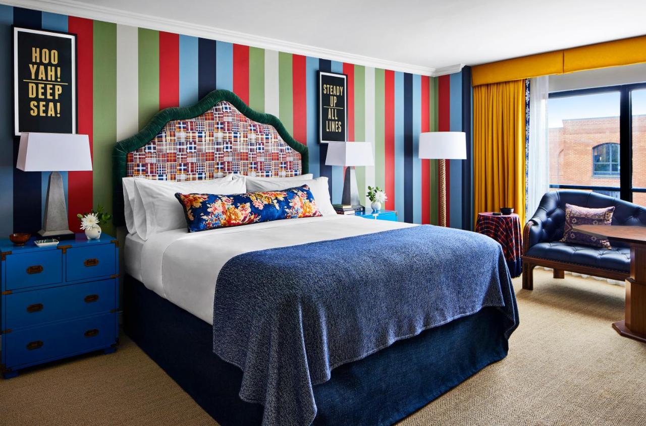 Deluxe King Room at Graduate by Hilton Annapolis