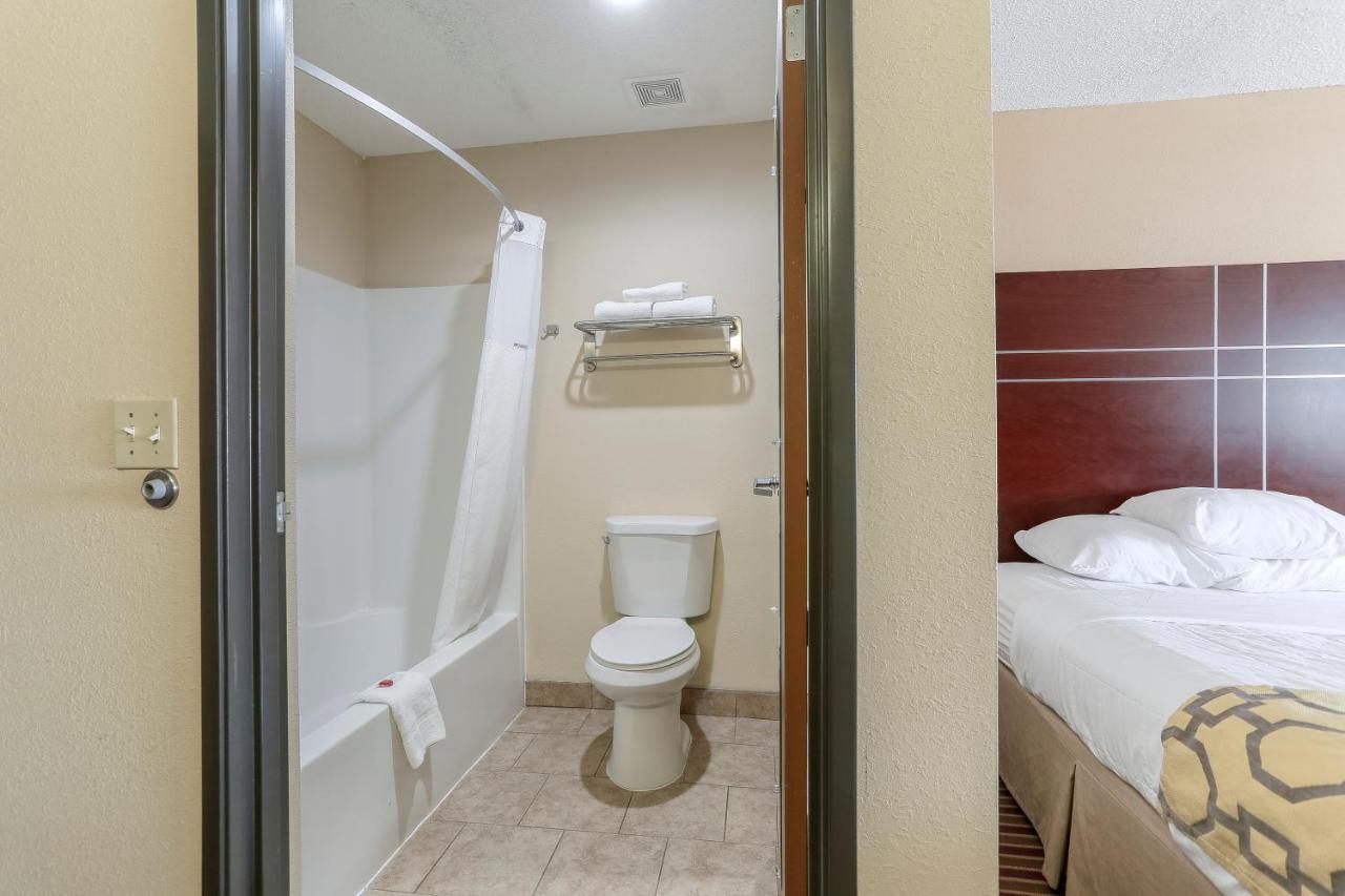 King Room - Non-Smoking at Baymont by Wyndham Bowling Green