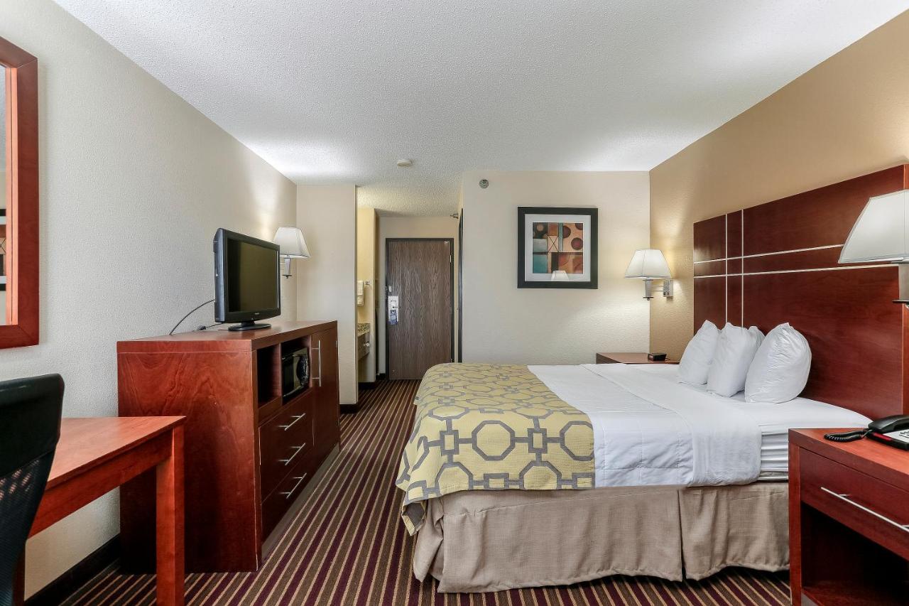 Queen Room - Non-Smoking at Baymont by Wyndham Bowling Green