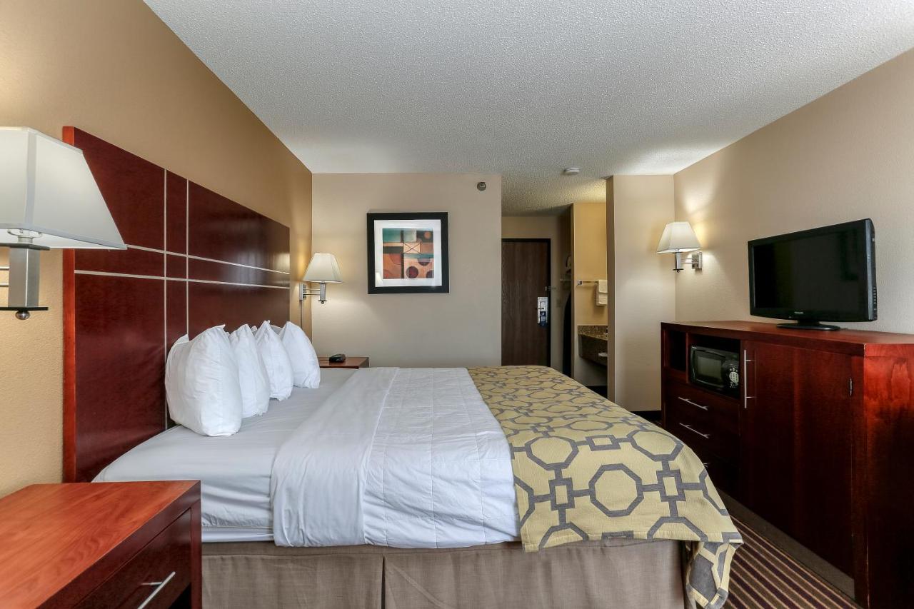 King Room - Non-Smoking at Baymont by Wyndham Bowling Green