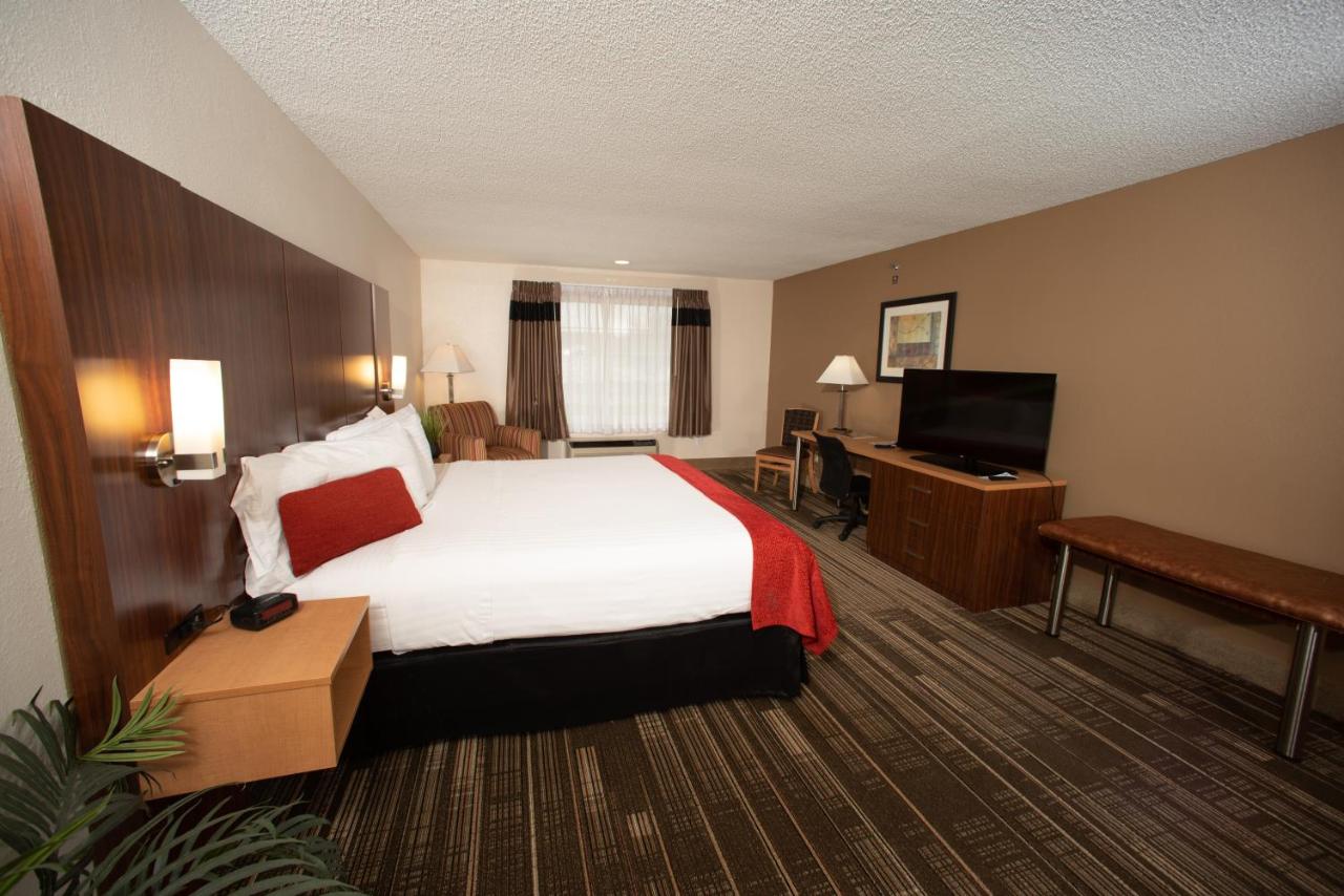 King Room at Northfield Inn, Suites & Conference Center