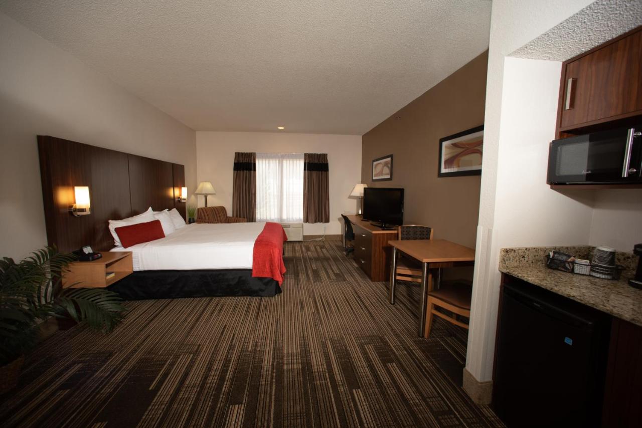 King Room at Northfield Inn, Suites & Conference Center