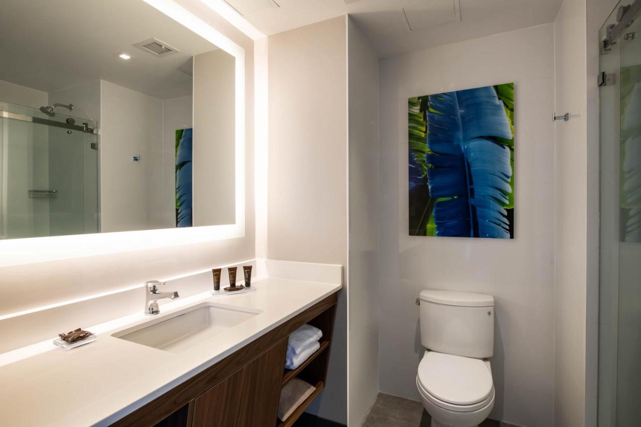 King Room - Non-Smoking at Wingate by Wyndham Long Island City