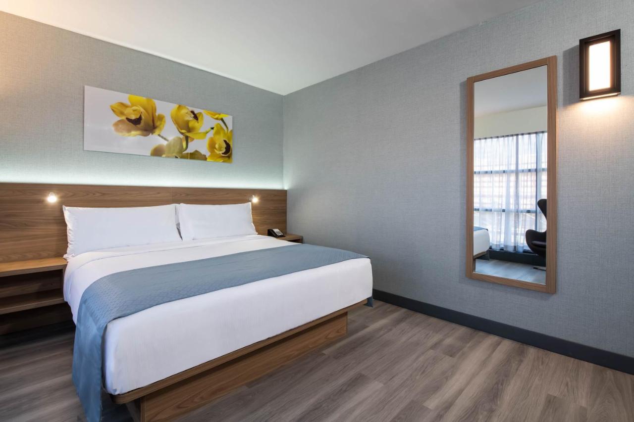 King Room - Mobility Access/Non-Smoking at Wingate by Wyndham Long Island City