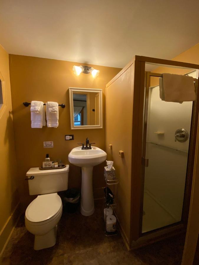 | Follansbee Inn