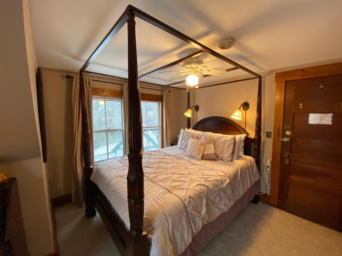 | Follansbee Inn