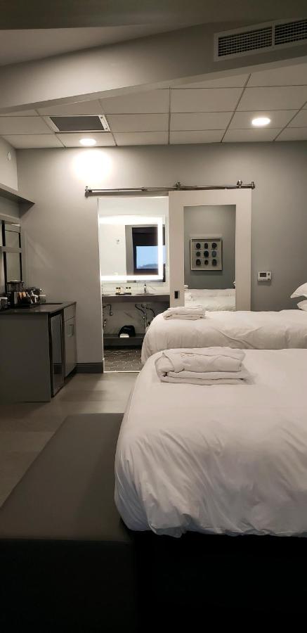 Deluxe Junior Suite at Hotel On Phillips