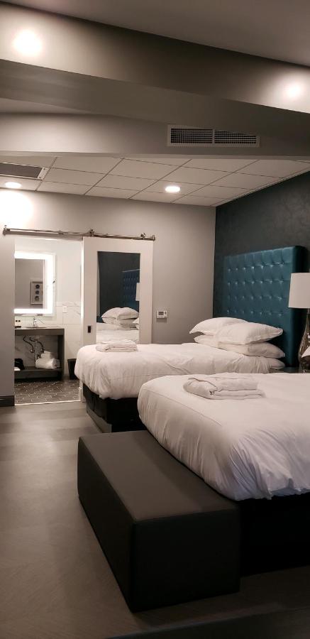 Deluxe Junior Suite at Hotel On Phillips