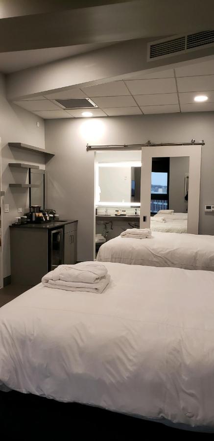 Deluxe Junior Suite at Hotel On Phillips