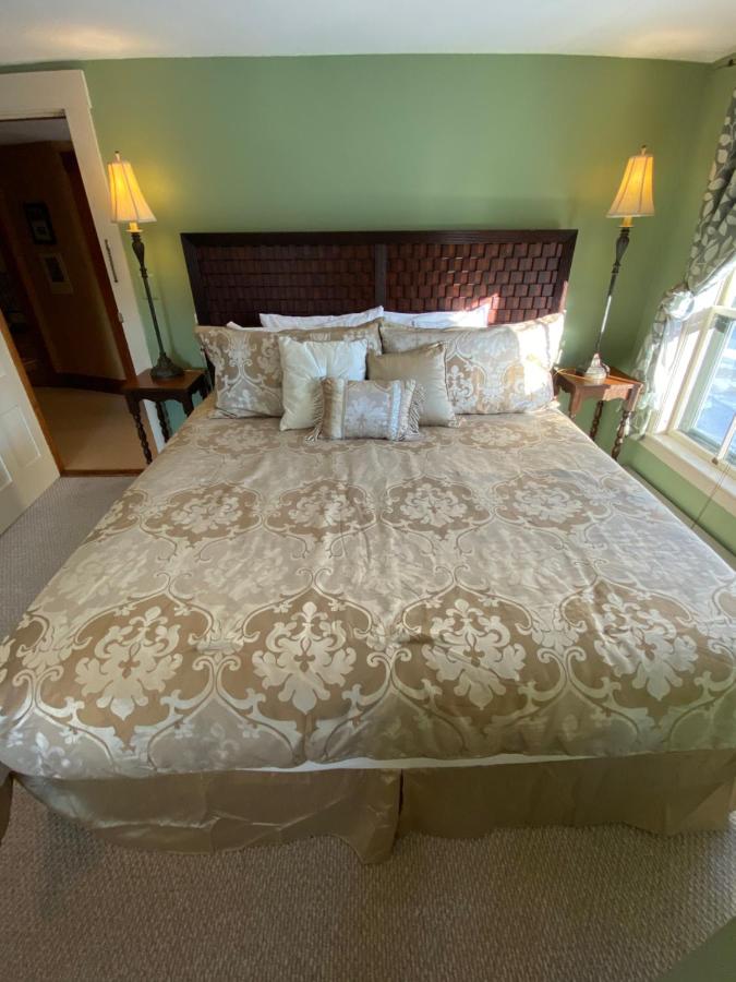 | Follansbee Inn