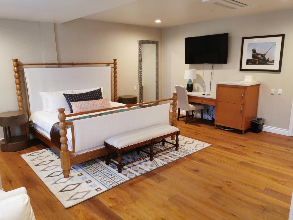 King Room with Mountain View at Zane Grey Pueblo Hotel