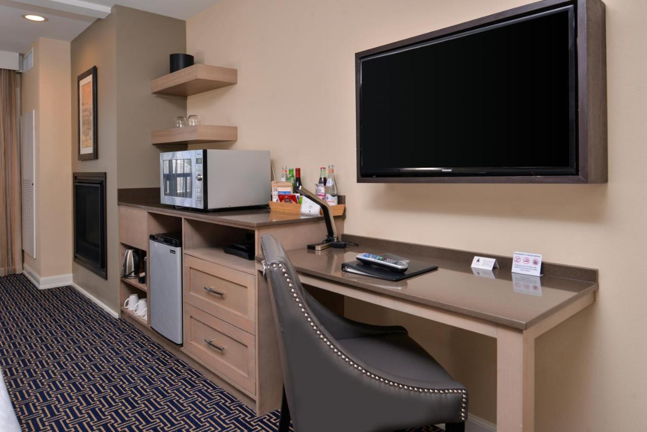 King Suite: City View at Inn at Nye Beach