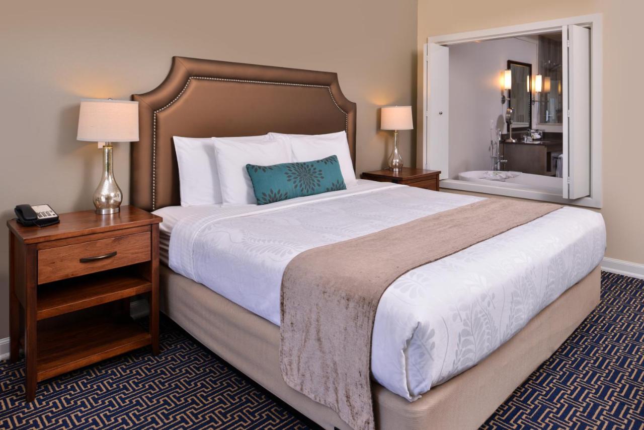 Deluxe King Suite: Ocean View at Inn at Nye Beach