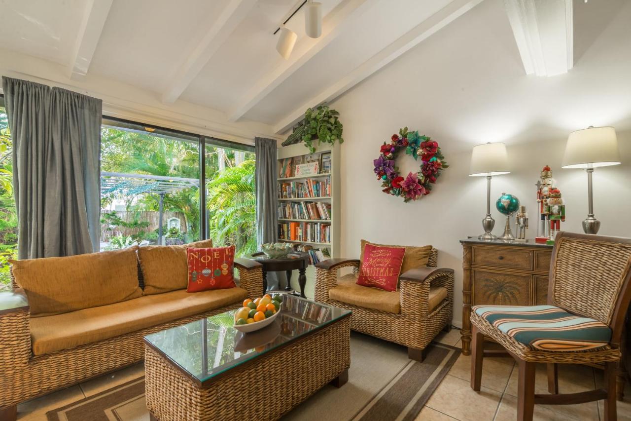 Deluxe Apartment at Suite Dreams Inn by the beach