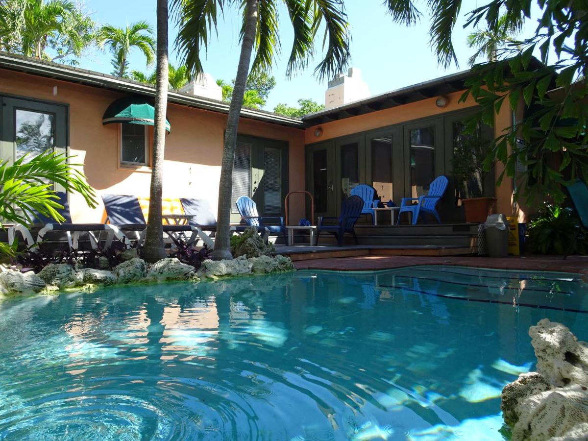 Deluxe Apartment at Suite Dreams Inn by the beach