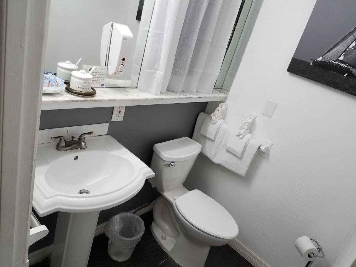 Deluxe Apartment at Suite Dreams Inn by the beach