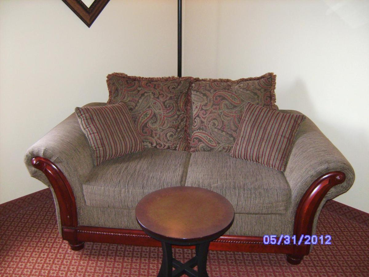 | All American Inn & Suites Branson