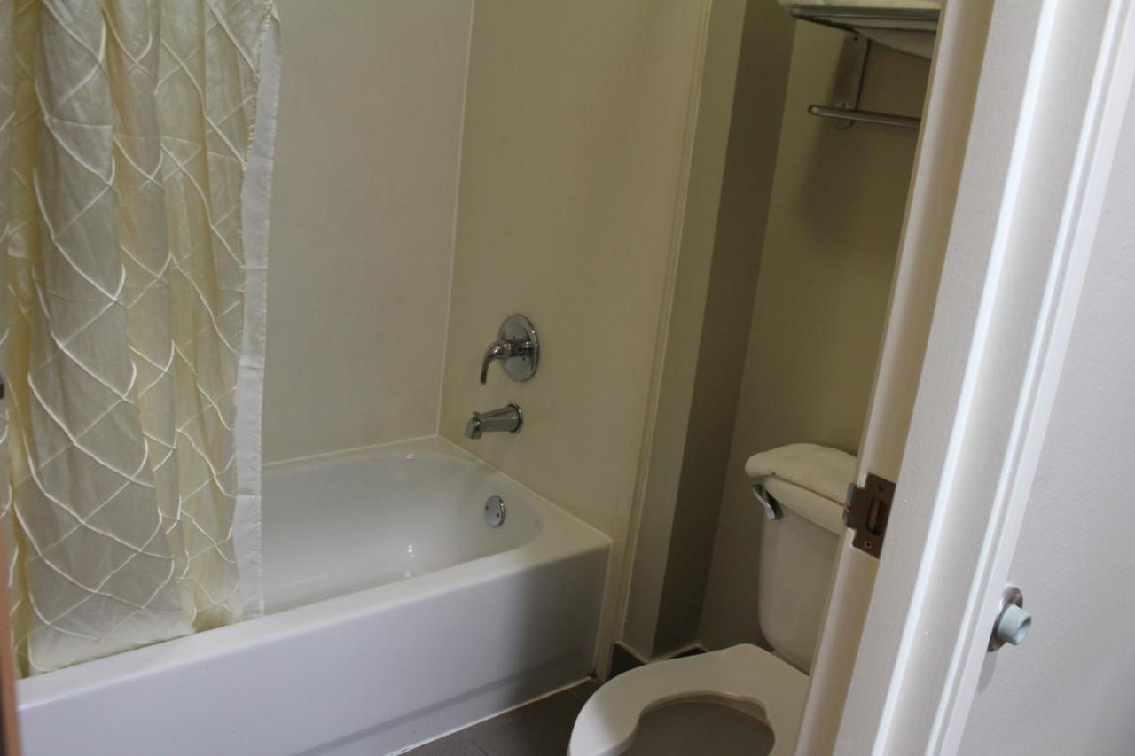 | Home Gate Inn & Suites