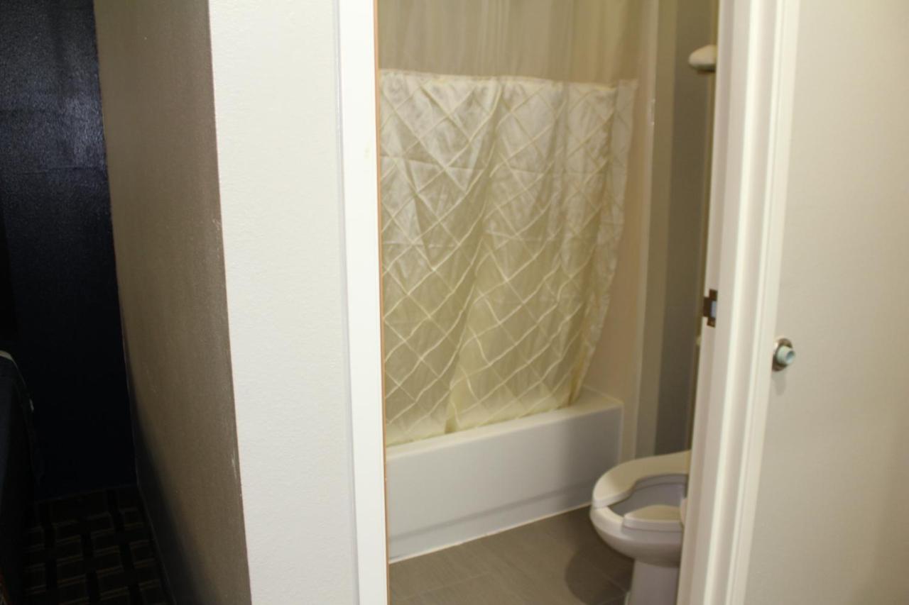 | Home Gate Inn & Suites