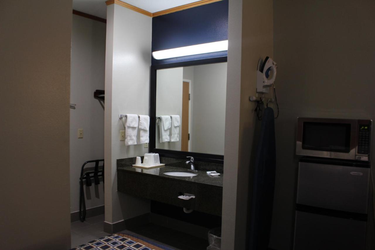 | Home Gate Inn & Suites
