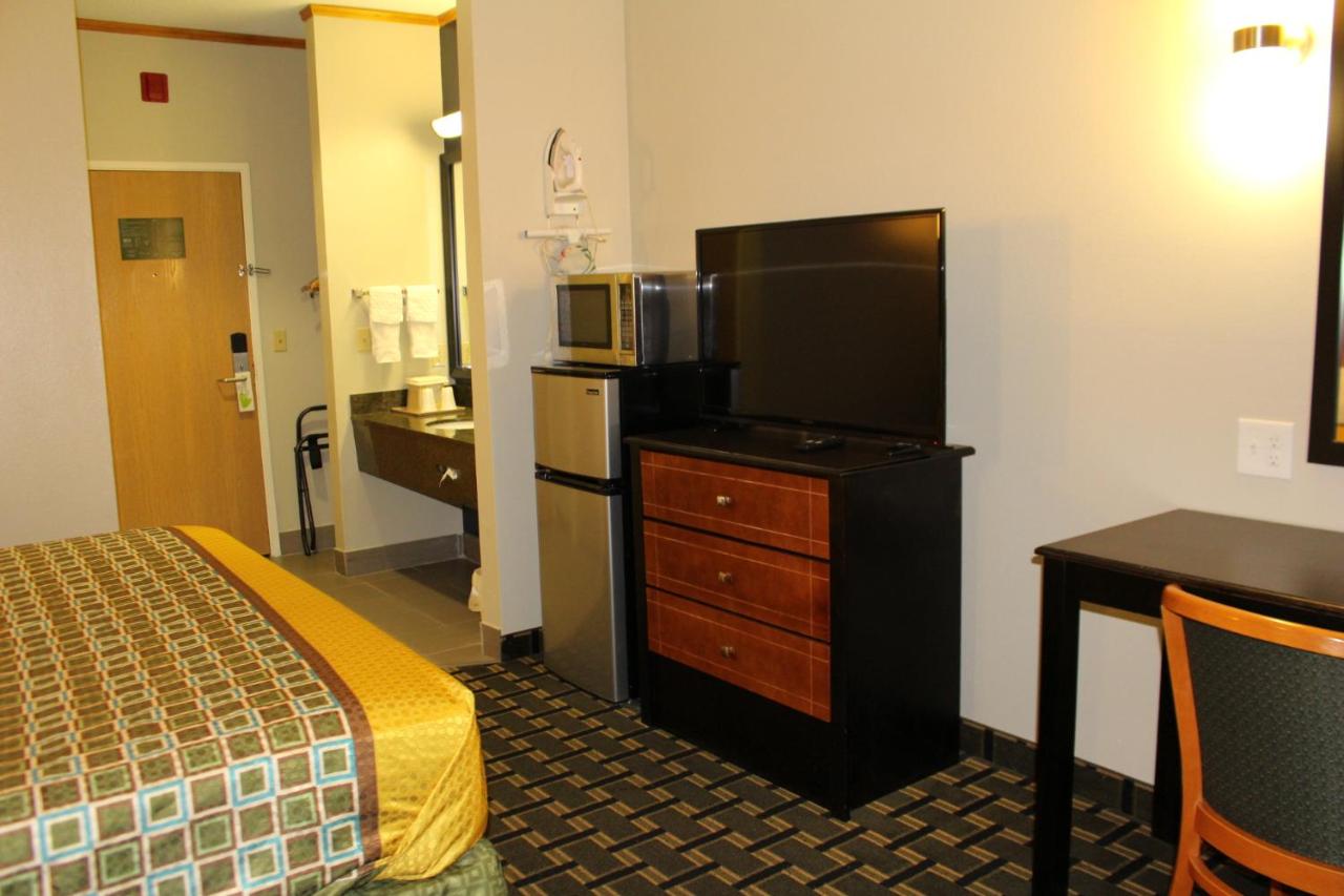 | Home Gate Inn & Suites