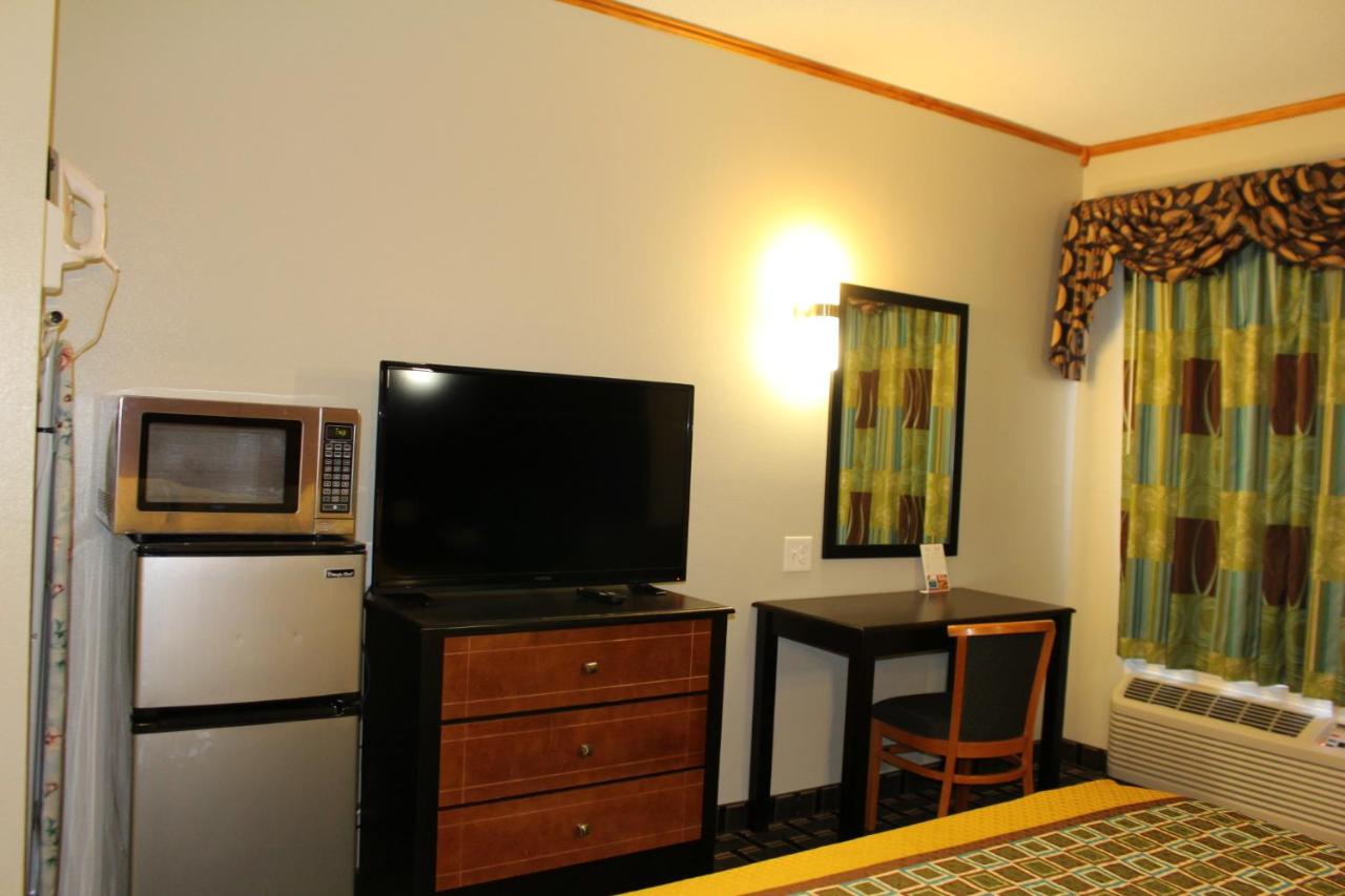 | Home Gate Inn & Suites