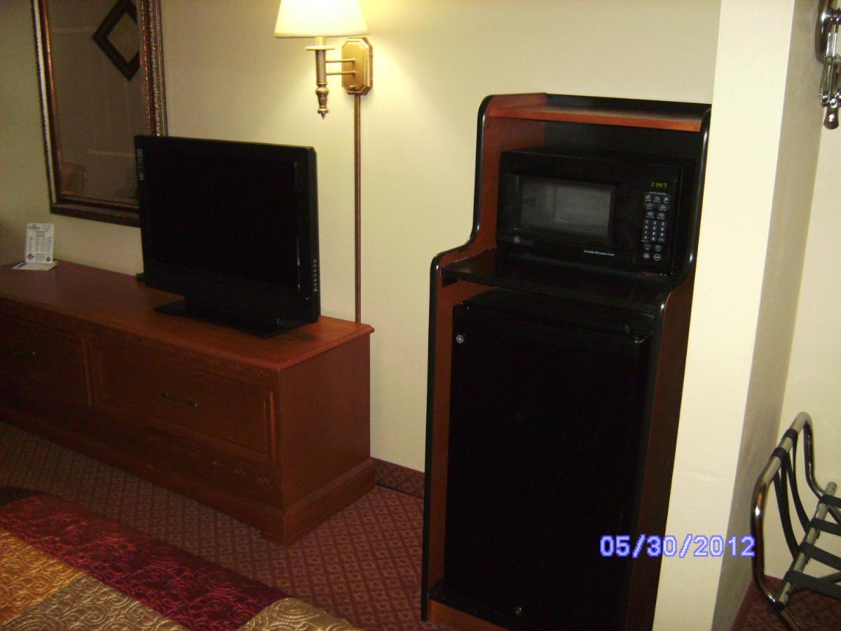 | All American Inn & Suites Branson
