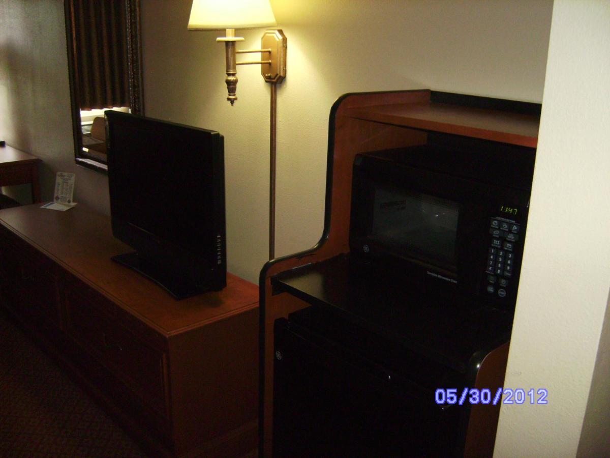 | All American Inn & Suites Branson