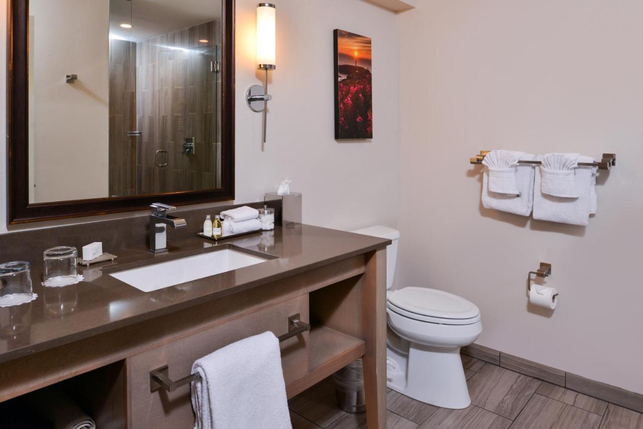 King Suite: City View at Inn at Nye Beach