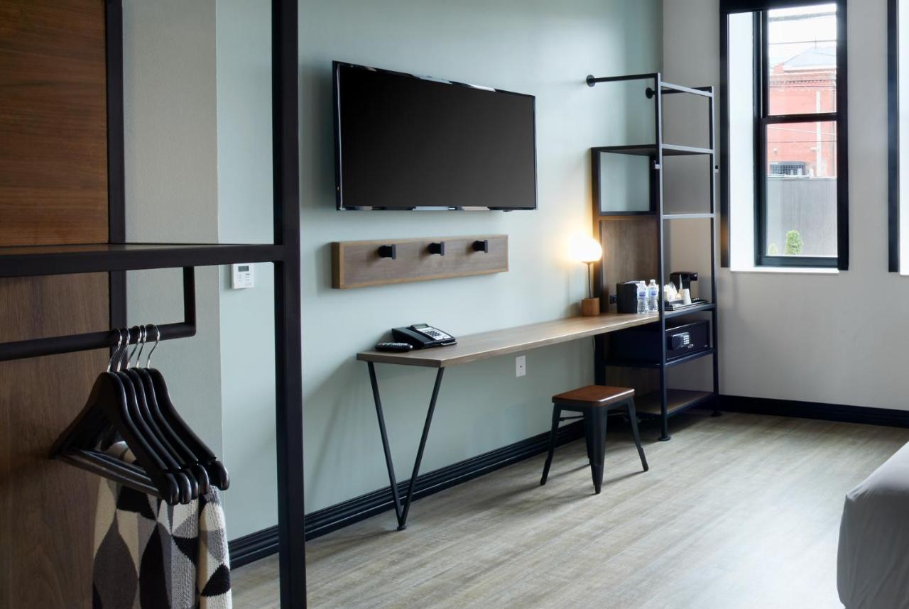 Deluxe King Room - Mobility Accessible at TRYP by Wyndham Pittsburgh/Lawrenceville