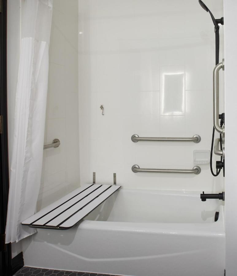 Family Room - Mobility Accessible at TRYP by Wyndham Pittsburgh/Lawrenceville