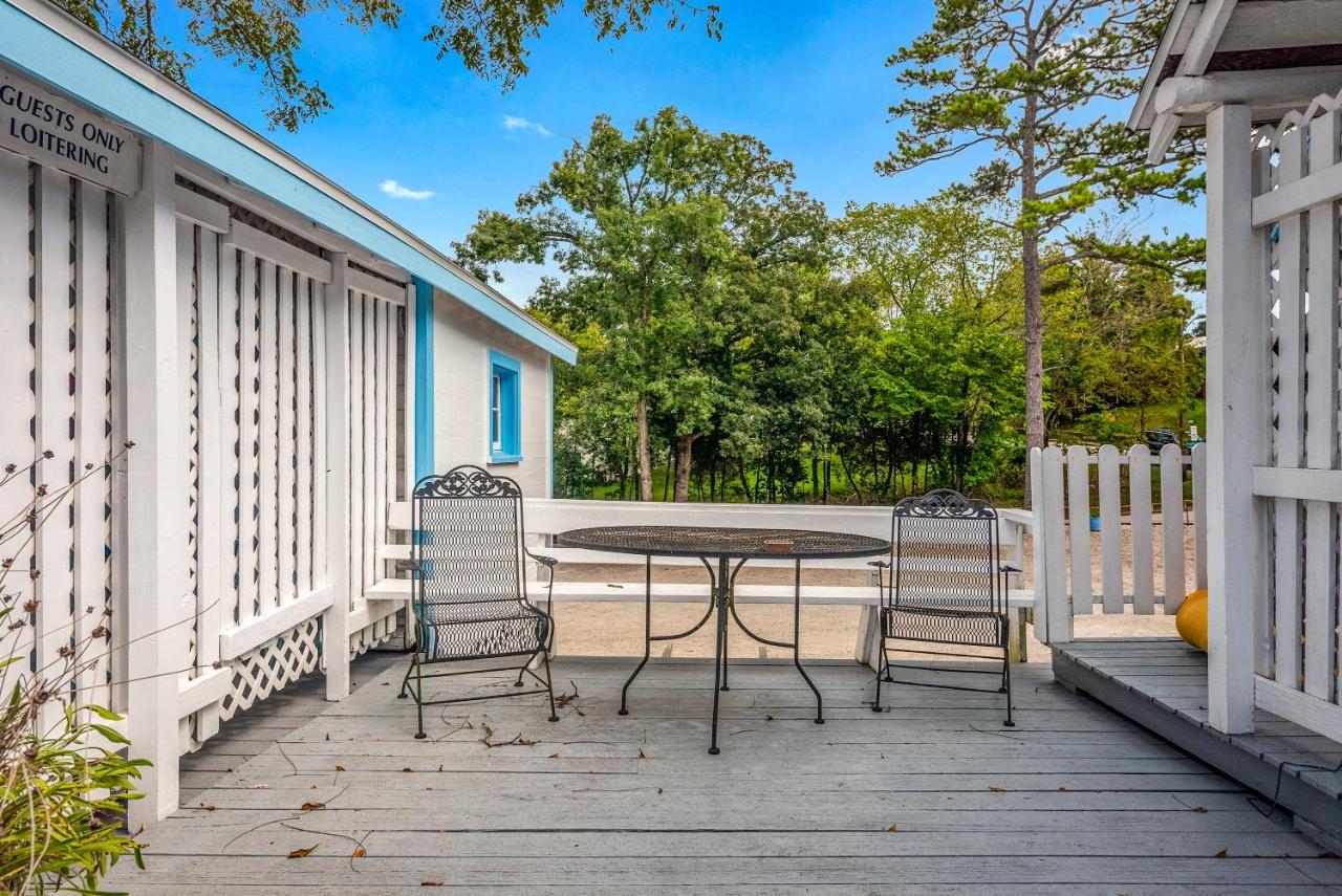 | Log Cabin Inn
