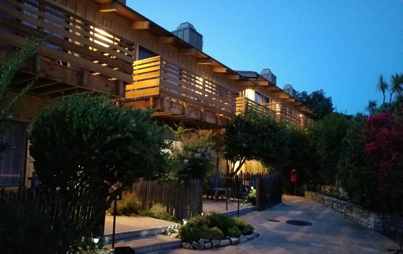 | Carmel Valley Lodge