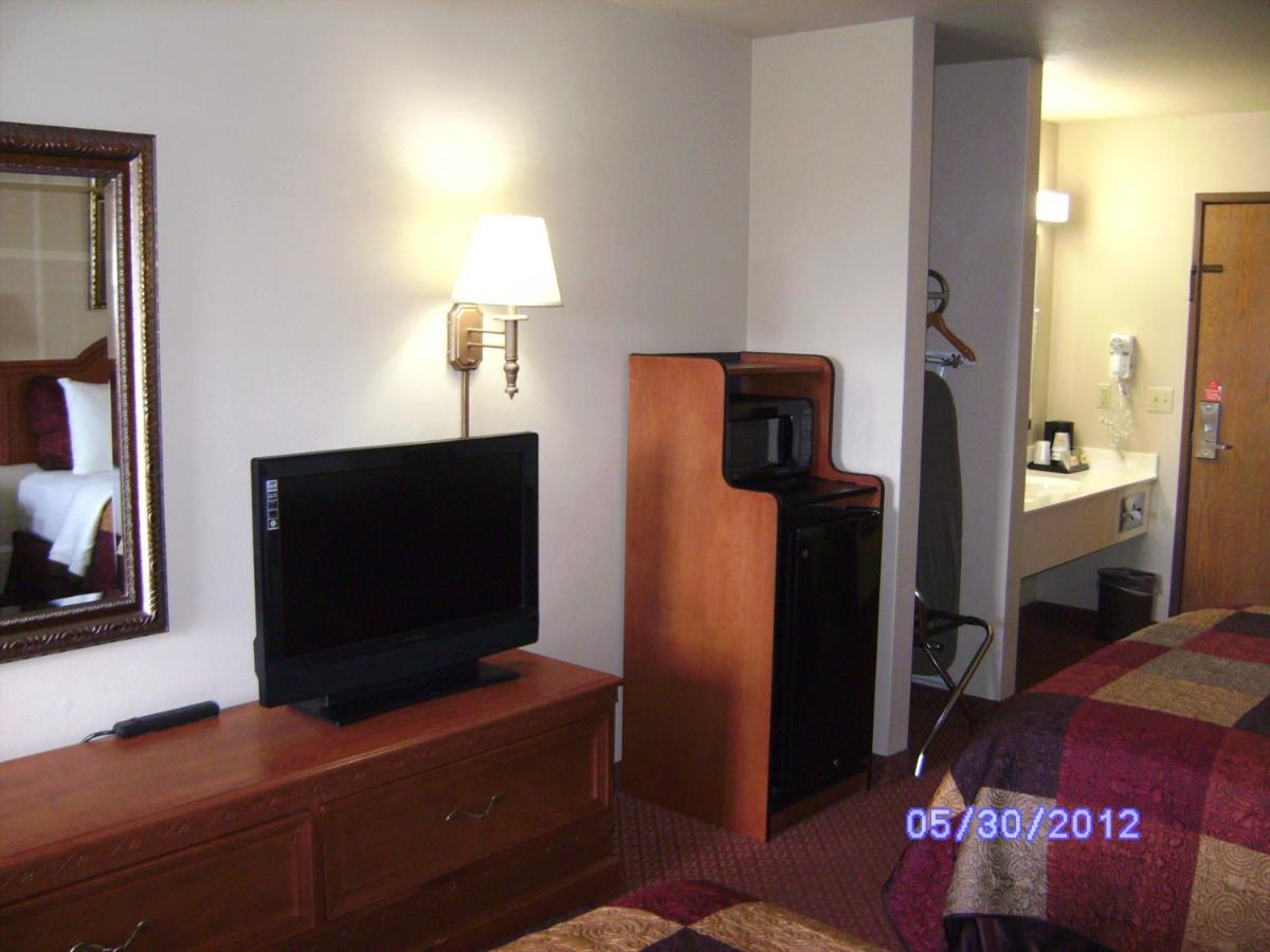 | All American Inn & Suites Branson