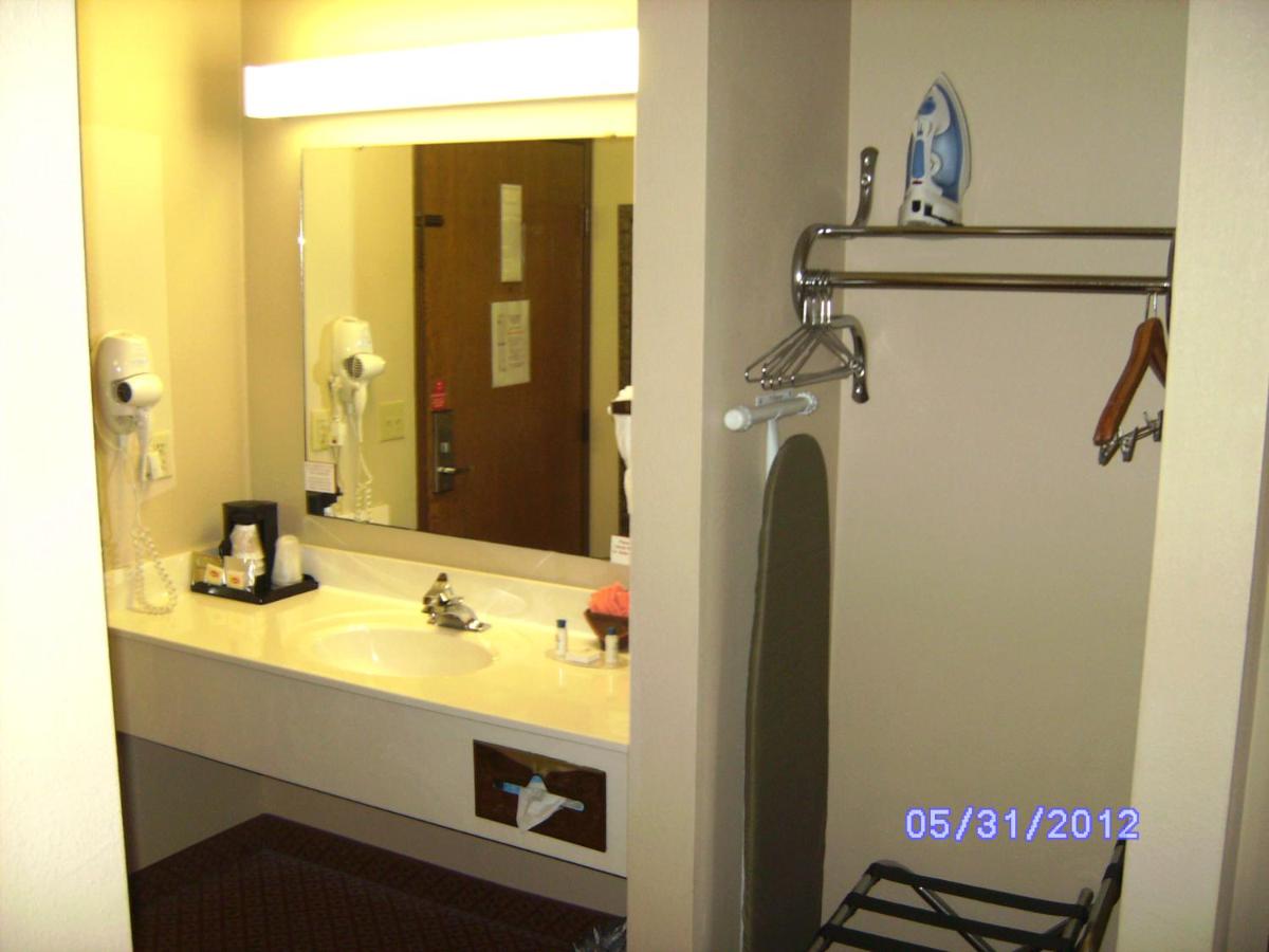 | All American Inn & Suites Branson