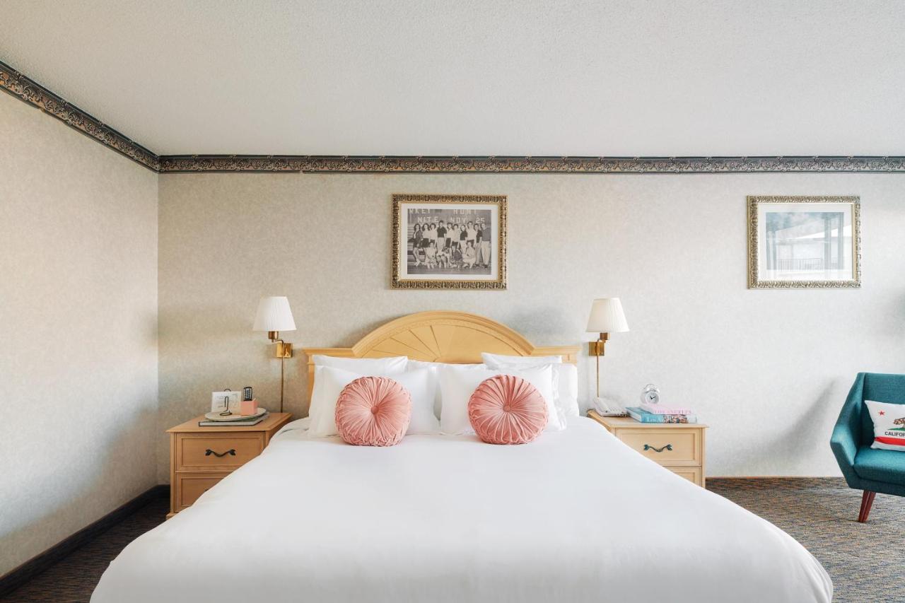 Standard Queen Room at Glendale Express Hotel Los Angeles