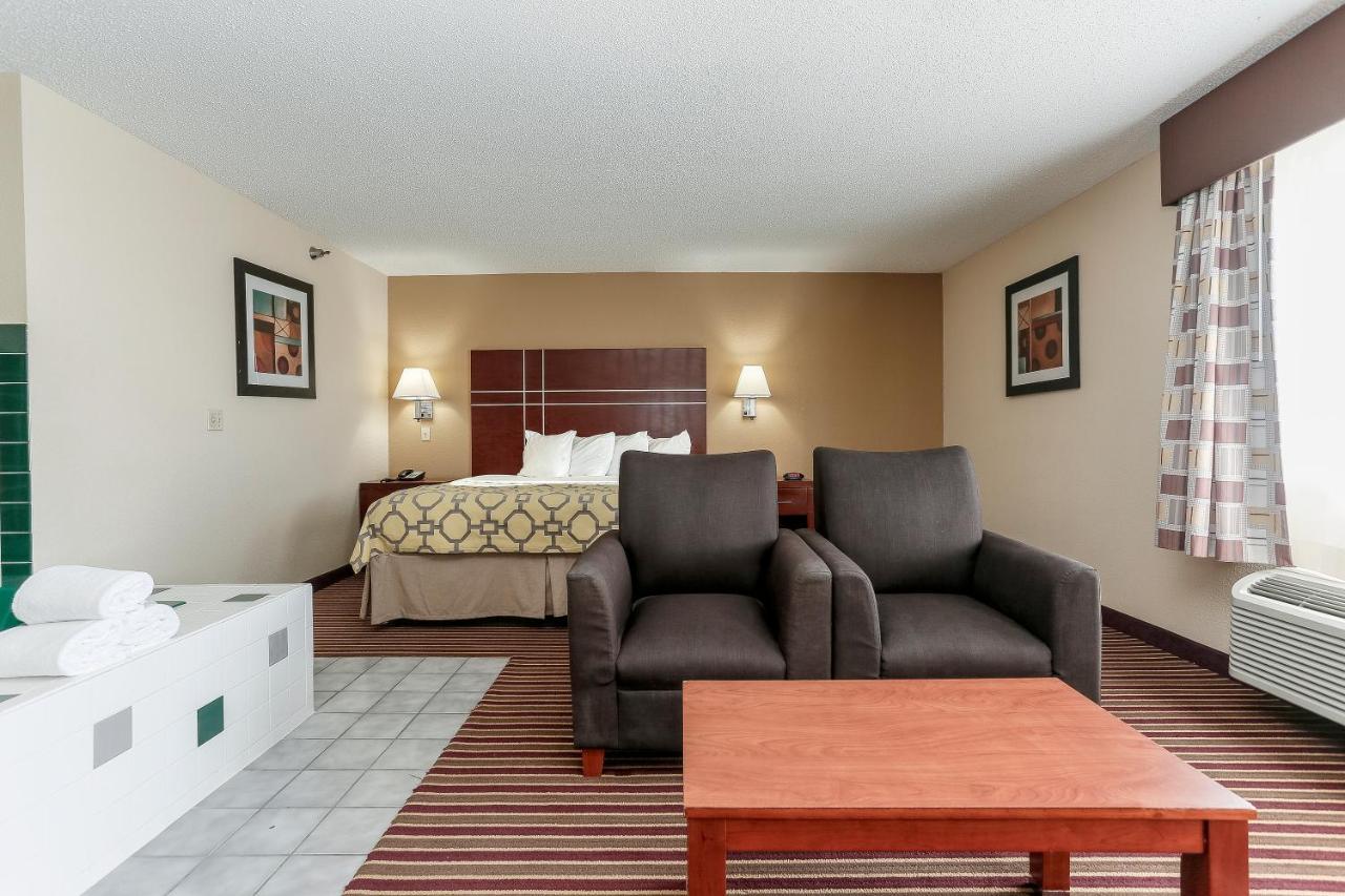 King Studio Suite - Non-Smoking at Baymont by Wyndham Bowling Green